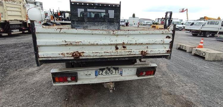 RENAULT MASTER 3 2,3 DCI 130 CV BENNE AVEC COFFRE ACIER DIESEL – 120360 KMS – ANNEE 2018 BLANC EZ-670-TT