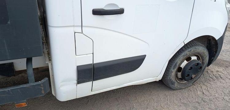 RENAULT MASTER 3 2,3 DCI 130 CV BENNE AVEC COFFRE ACIER DIESEL – 120360 KMS – ANNEE 2018 BLANC EZ-670-TT