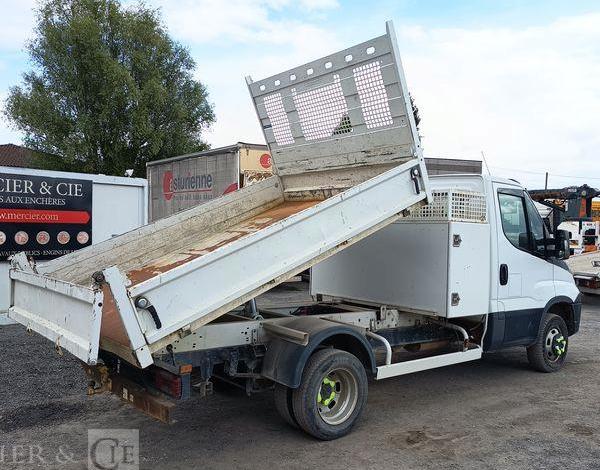 IVECO DAILY 6 35C14 2,3 D 16V 136CV BENNE AVEC COFFRE ACIER DIESEL – 133493 KMS BLANC EZ-931-QW