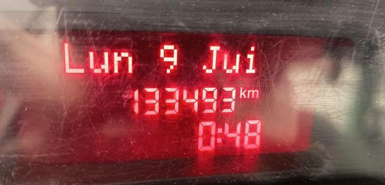 IVECO DAILY 6 35C14 2,3 D 16V 136CV BENNE AVEC COFFRE ACIER DIESEL – 133493 KMS BLANC EZ-931-QW