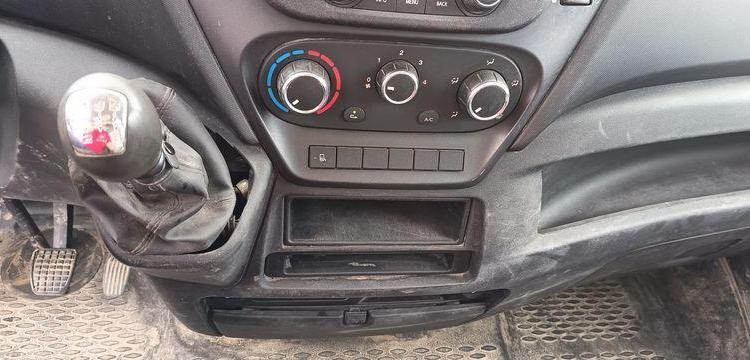 IVECO DAILY 6 35C14 2,3 D 16V 136CV BENNE AVEC COFFRE ACIER DIESEL – 133493 KMS BLANC EZ-931-QW