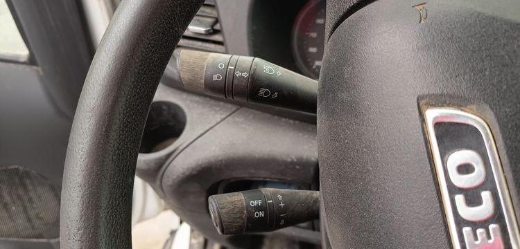 IVECO DAILY 6 35C14 2,3 D 16V 136CV BENNE AVEC COFFRE ACIER DIESEL – 133493 KMS BLANC EZ-931-QW