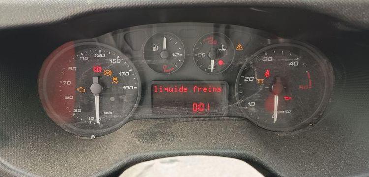 IVECO DAILY 35C12 2,3D 16V 116 CV DOUBLE CABINE AVEC BENNE – DIESEL – 115078 KMS BLANC FA-210-CK