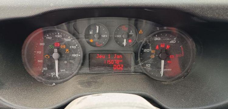IVECO DAILY 35C12 2,3D 16V 116 CV DOUBLE CABINE AVEC BENNE – DIESEL – 115078 KMS BLANC FA-210-CK