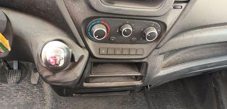 IVECO DAILY 35C12 DOUBLE CABINE AVEC BENNE DIESEL – 126030 KMS – ANNEE 2018 BLANC FA-983-CJ