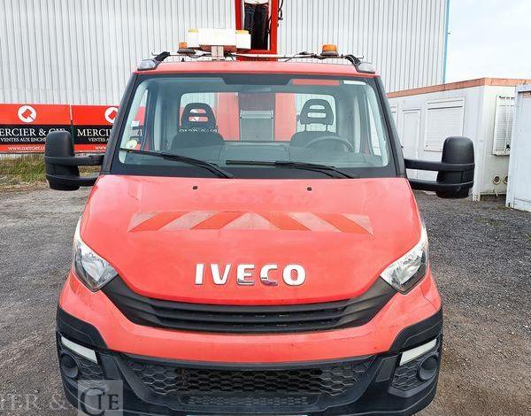 IVECO 35S12 AVEC NACELLE FRANCE ELC B17CTE 16M -DIESEL – 1460 HEURES – 26985 KMS ROUGE FB-042-VF