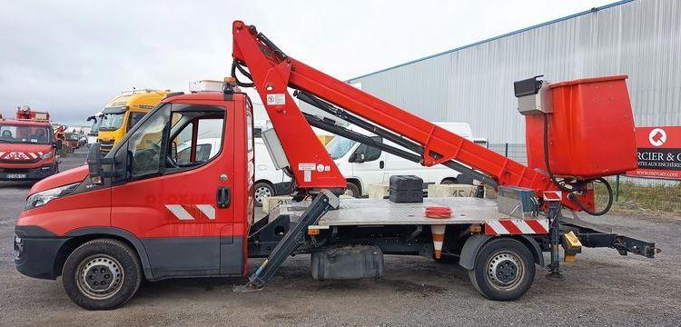 IVECO 35S12 AVEC NACELLE FRANCE ELC B17CTE 16M -DIESEL – 1460 HEURES – 26985 KMS ROUGE FB-042-VF