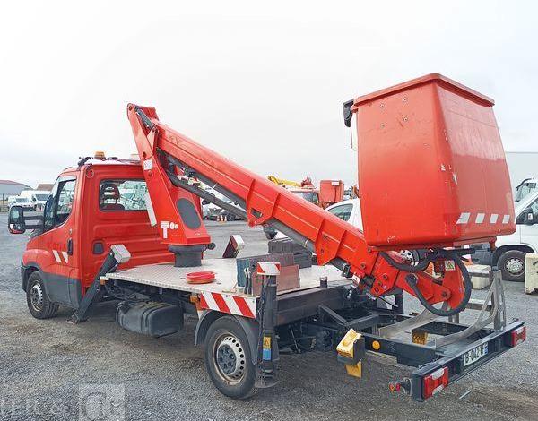 IVECO 35S12 AVEC NACELLE FRANCE ELC B17CTE 16M -DIESEL – 1460 HEURES – 26985 KMS ROUGE FB-042-VF