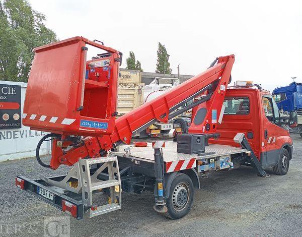 IVECO 35S12 AVEC NACELLE FRANCE ELC B17CTE 16M -DIESEL – 1460 HEURES – 26985 KMS ROUGE FB-042-VF