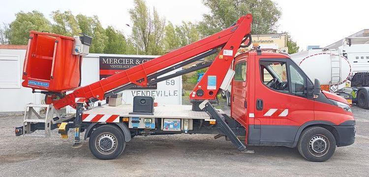 IVECO 35S12 AVEC NACELLE FRANCE ELC B17CTE 16M -DIESEL – 1460 HEURES – 26985 KMS ROUGE FB-042-VF