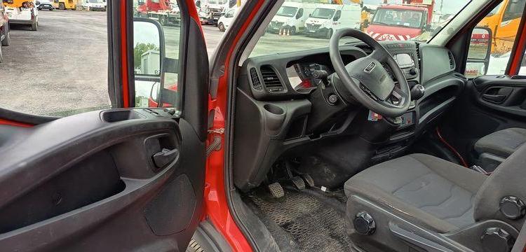 IVECO 35S12 AVEC NACELLE FRANCE ELC B17CTE 16M -DIESEL – 1460 HEURES – 26985 KMS ROUGE FB-042-VF