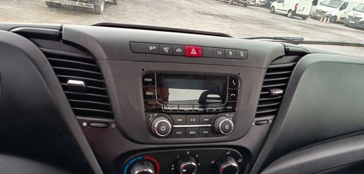 IVECO 35S12 AVEC NACELLE FRANCE ELC B17CTE 16M -DIESEL – 1460 HEURES – 26985 KMS ROUGE FB-042-VF