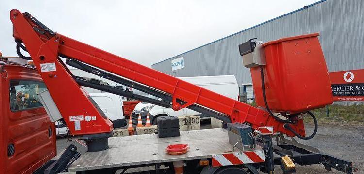 IVECO 35S12 AVEC NACELLE FRANCE ELC B17CTE 16M -DIESEL – 1460 HEURES – 26985 KMS ROUGE FB-042-VF