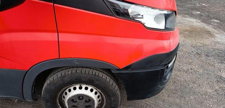 IVECO 35S12 AVEC NACELLE FRANCE ELC B17CTE 16M -DIESEL – 1460 HEURES – 26985 KMS ROUGE FB-042-VF