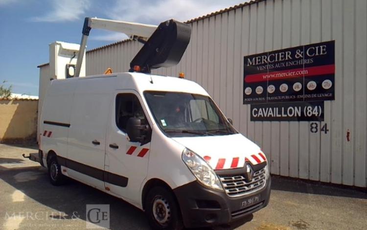 RENAULT MASTER NACELLE SUR VL 12M 1982H BLANC FB-575-PN