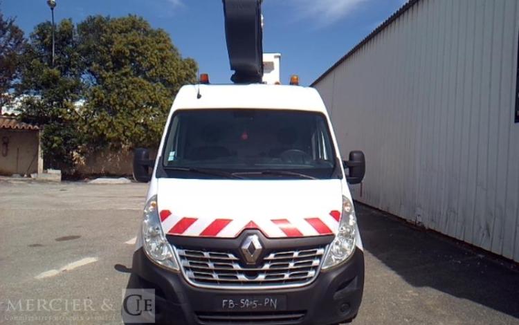RENAULT MASTER NACELLE SUR VL 12M 1982H BLANC FB-575-PN