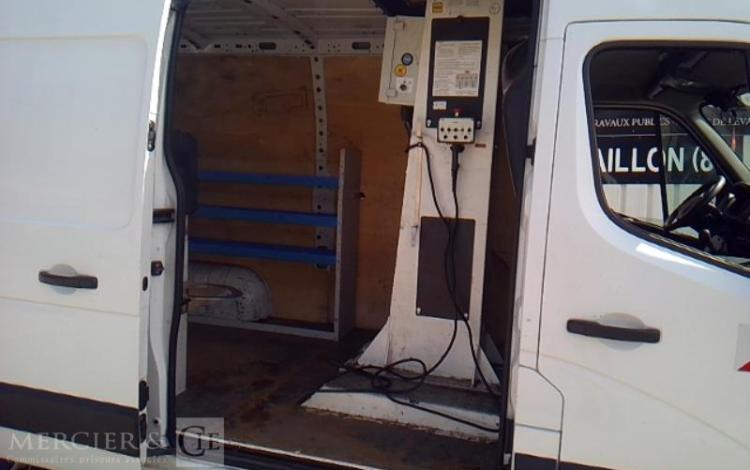 RENAULT MASTER NACELLE SUR VL 12M 1982H BLANC FB-575-PN