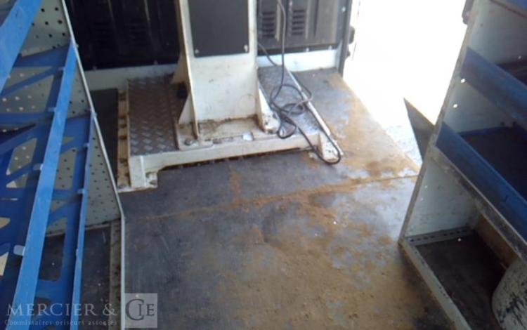 RENAULT MASTER NACELLE SUR VL 12M 1982H BLANC FB-575-PN
