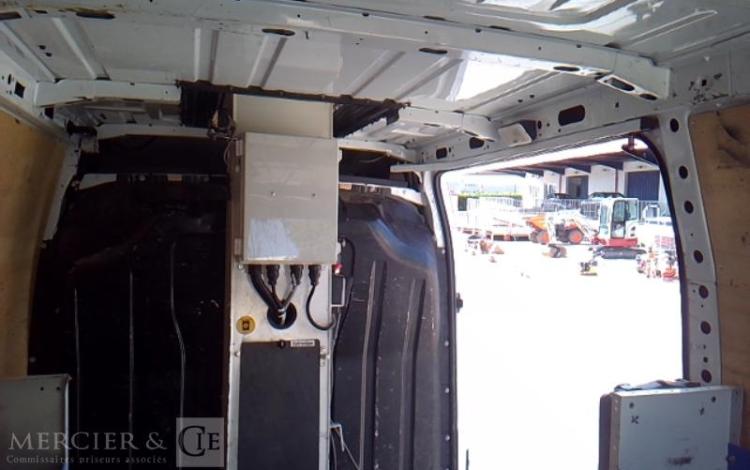 RENAULT MASTER NACELLE SUR VL 12M 1982H BLANC FB-575-PN