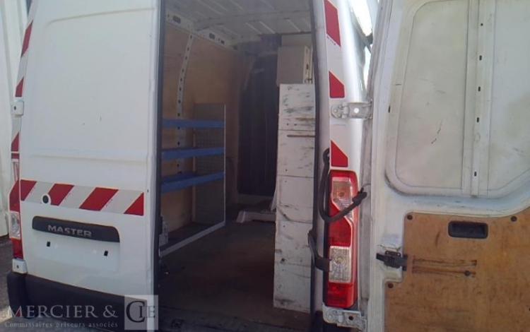 RENAULT MASTER NACELLE SUR VL 12M 1982H BLANC FB-575-PN