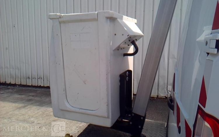 RENAULT MASTER NACELLE SUR VL 12M 1982H BLANC FB-575-PN