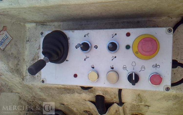 RENAULT MASTER NACELLE SUR VL 12M 1982H BLANC FB-575-PN