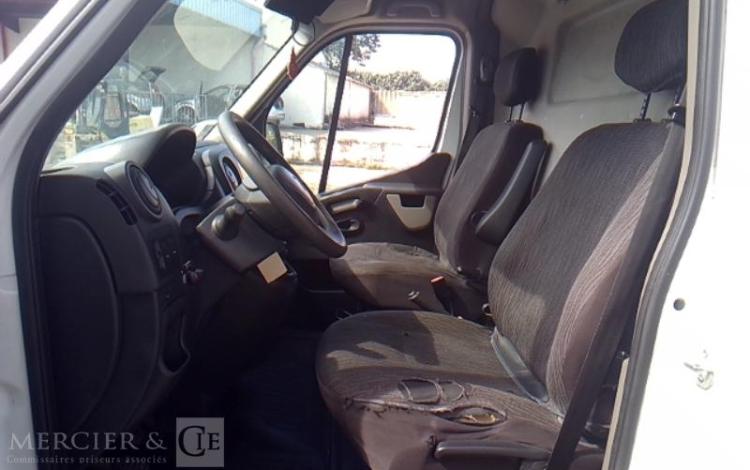 RENAULT MASTER NACELLE SUR VL 12M 1982H BLANC FB-575-PN