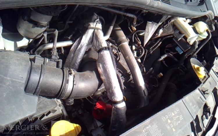 RENAULT MASTER NACELLE SUR VL 12M 1982H BLANC FB-575-PN