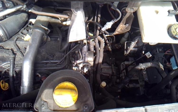RENAULT MASTER NACELLE SUR VL 12M 1982H BLANC FB-575-PN