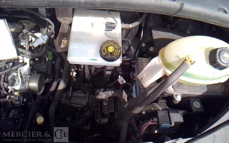 RENAULT MASTER NACELLE SUR VL 12M 1982H BLANC FB-575-PN