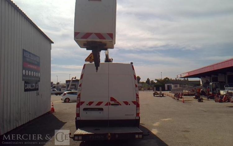 RENAULT MASTER NACELLE SUR VL 12M 1982H BLANC FB-575-PN