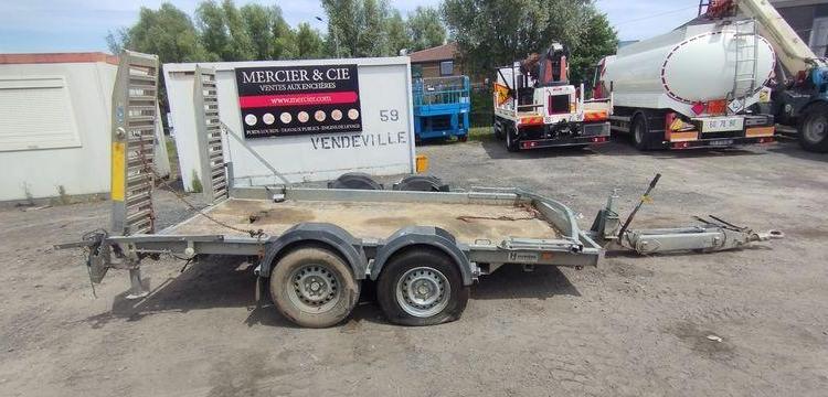 HUBIERE REMORQUE PORTE ENGIN 2 ESSIEUS PTAC : 3,5 TONNES – ANNEE 2019  FE-394-EM