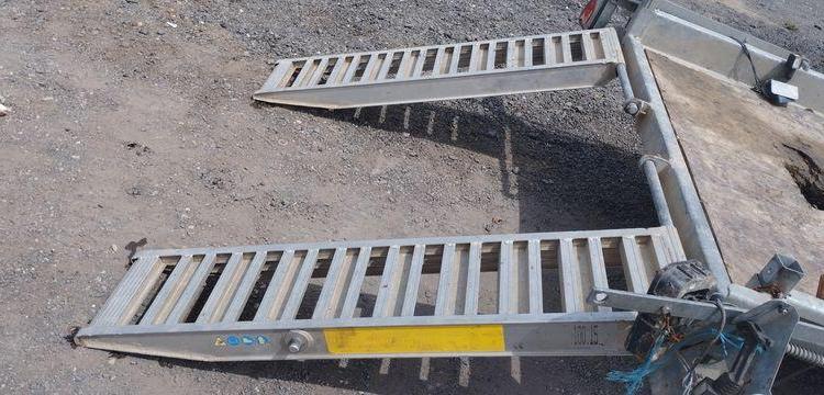 HUBIERE REMORQUE PORTE ENGIN 2 ESSIEUS PTAC : 3,5 TONNES – ANNEE 2019  FE-394-EM
