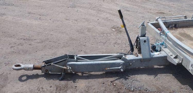 HUBIERE REMORQUE PORTE ENGIN 2 ESSIEUS PTAC : 3,5 TONNES – ANNEE 2019  FE-394-EM