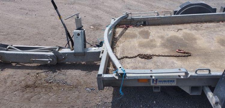 HUBIERE REMORQUE PORTE ENGIN 2 ESSIEUS PTAC : 3,5 TONNES – ANNEE 2019  FE-394-EM