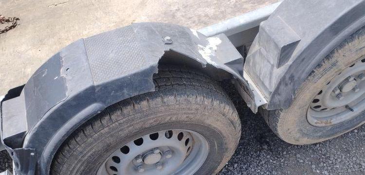 HUBIERE REMORQUE PORTE ENGIN 2 ESSIEUS PTAC : 3,5 TONNES – ANNEE 2019  FE-394-EM