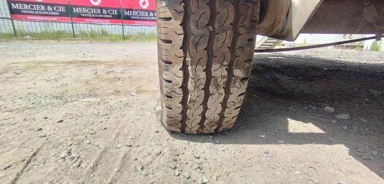 HUBIERE REMORQUE PORTE ENGIN 2 ESSIEUS PTAC : 3,5 TONNES – ANNEE 2019  FE-394-EM