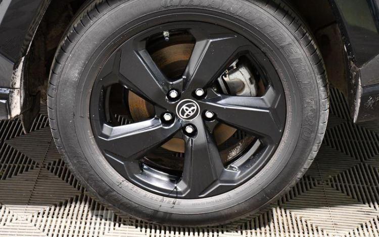 TOYOTA RAV 4 HYBRID 218ch COLLECTION 4X2 BVA GRIS FF-102-NT