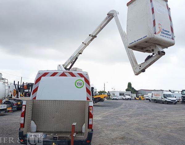 RENAULT MASTER NACELLE FRANCE ELEVATEUR 12 M 1147 HEURES  DIESEL – 151102 KMS – AN 2019 BLANC FK-669-GF