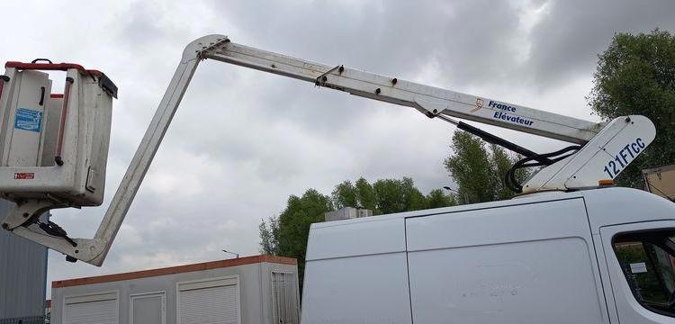 RENAULT MASTER NACELLE FRANCE ELEVATEUR 12 M 1147 HEURES  DIESEL – 151102 KMS – AN 2019 BLANC FK-669-GF