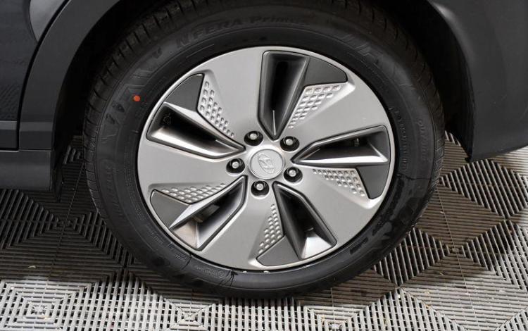 HYUNDAI KONA EVO 205  64 KWH 38 PPM INTUITIVE BVA GRIS FP-893-ZM