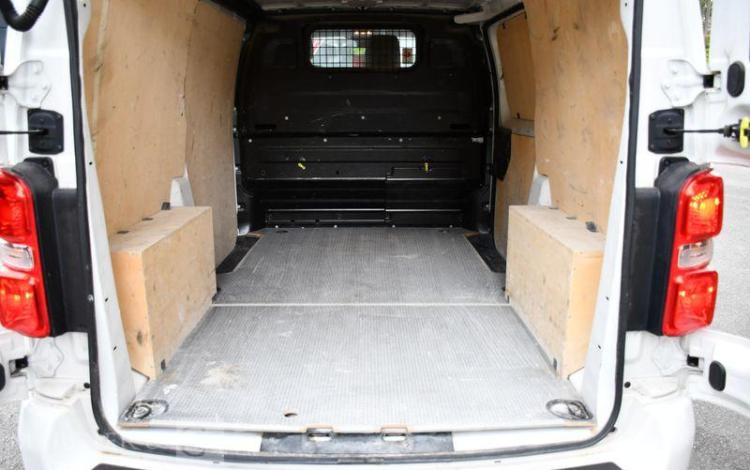 TOYOTA PROACE MEDIUM 2,0 180CH D-4D BVA8 BLACK EDITION BLANC FR-011-KM