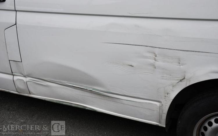 VOLKSWAGEN TRANSPORTER BLANC FR-192-XD