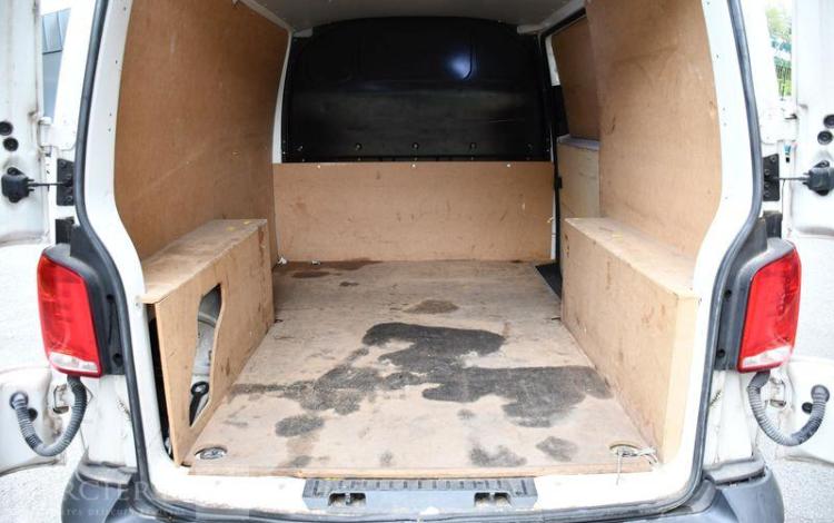 VOLKSWAGEN TRANSPORTER BLANC FR-192-XD