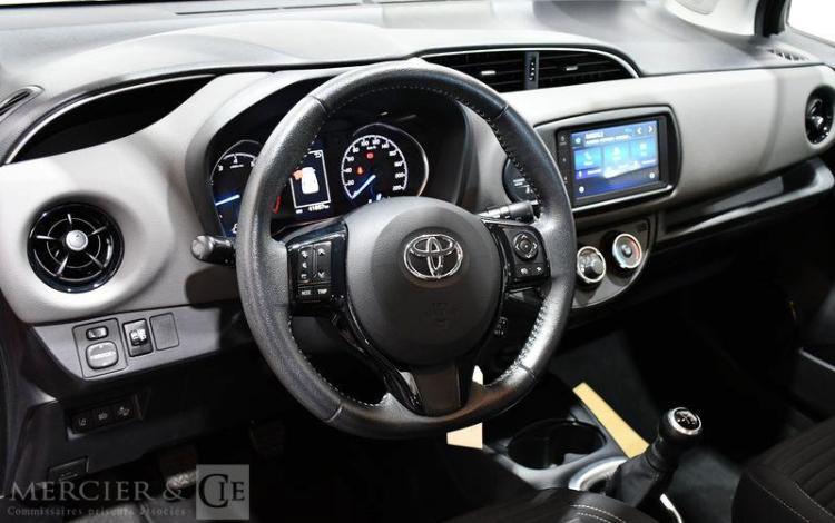 TOYOTA YARIS VVT-i 70CH FRANCE CONNECT 5P ROUGE FR-975-RK