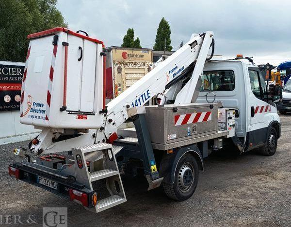 IVECO DAILY 35S14 NACELLE FRANCE ELEVATEUR 141TLE – 12 METRES – DIESEL – 500 HEURES BLANC FT-331-NQ