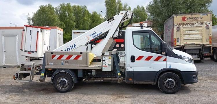 IVECO DAILY 35S14 NACELLE FRANCE ELEVATEUR 141TLE – 12 METRES – DIESEL – 500 HEURES BLANC FT-331-NQ