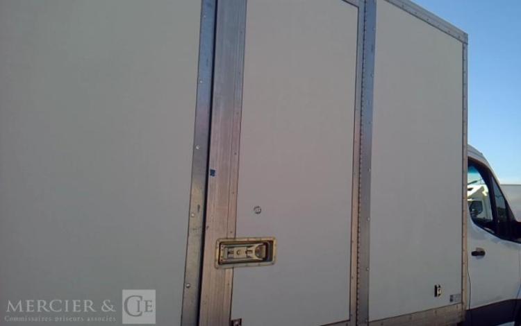 MERCEDES SPRINTER 516 CHASSIS CAB 43 CAISSE HAYON BLANC FW-153-FE