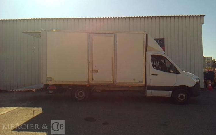 MERCEDES SPRINTER 516 CHASSIS CAB 43 CAISSE HAYON BLANC FW-153-FE