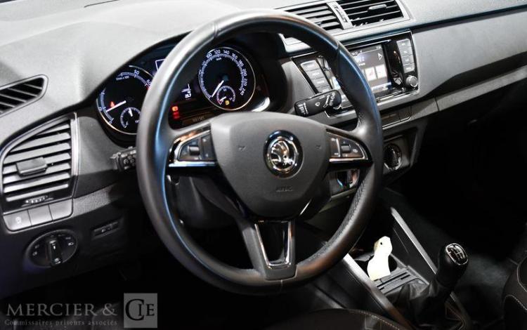 SKODA FABIA BLEU FW-965-HR